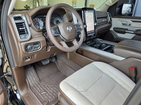 Used 2025 RAM 1500 Laramie AWD/4WD image 16