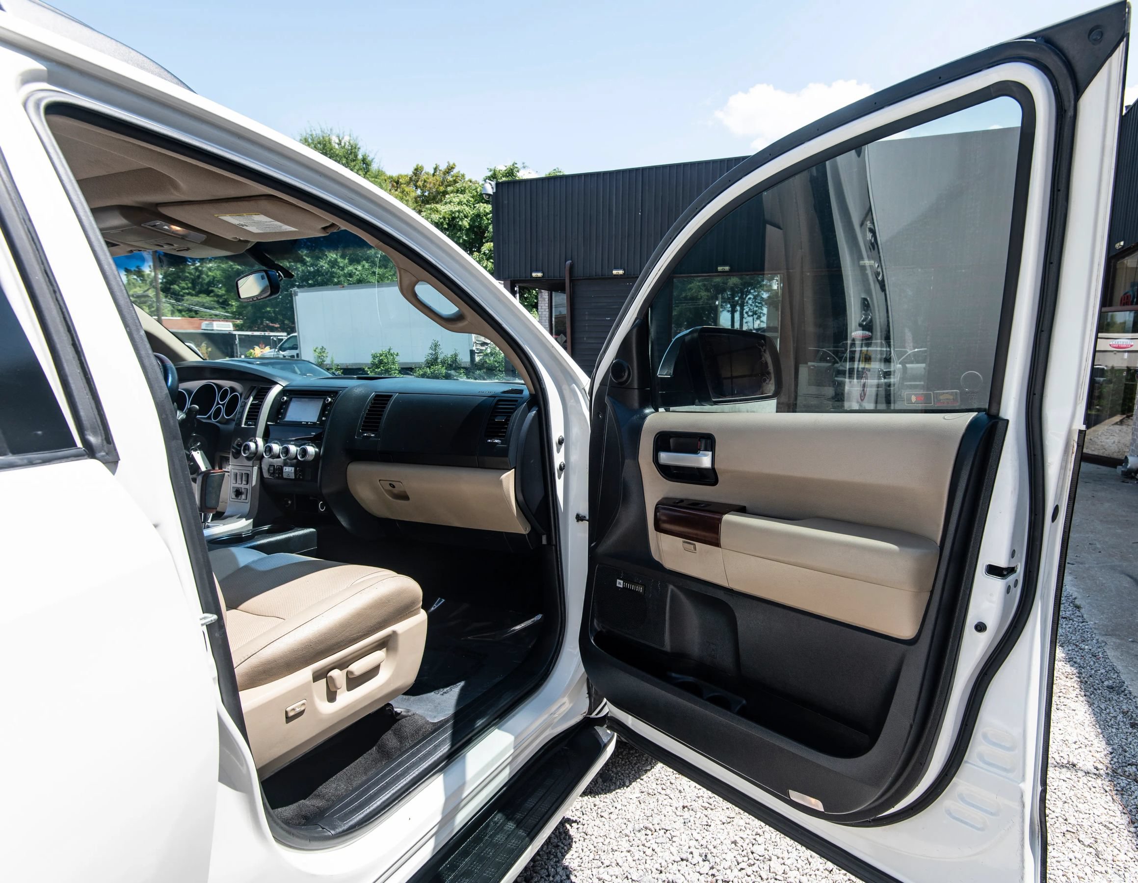 Used 2014 Toyota Sequoia Platinum AWD/4WD image 32