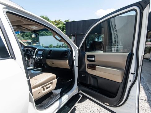 Used 2014 Toyota Sequoia Platinum AWD/4WD image 32