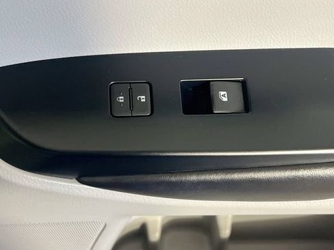 Used 2019 Toyota Highlander XLE FWD image 32