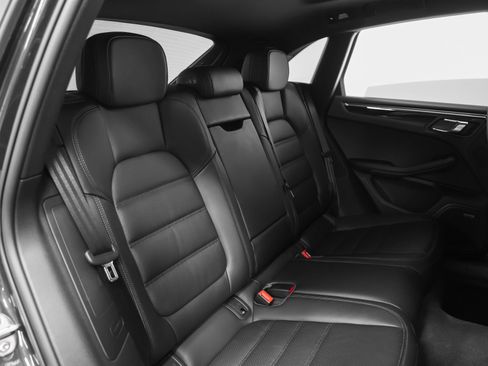 Certified 2026 Porsche Macan AWD/4WD image 25