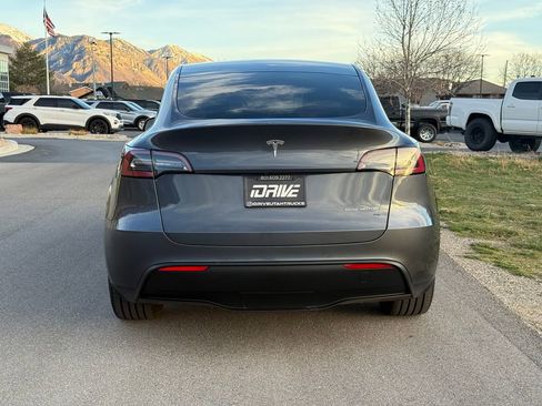 Used 2020 Tesla Model Y Long Range image 11