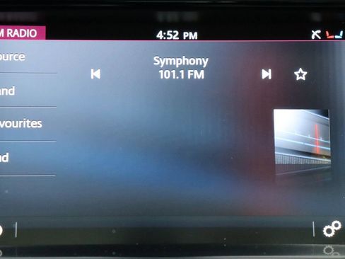 Used 2016 Jaguar XJ R-Sport image 25