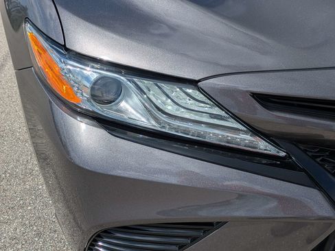 Used 2020 Toyota Camry XSE FWD image 10