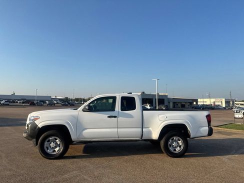 Used 2023 Toyota Tacoma SR RWD image 10