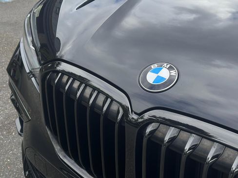 Used 2020 BMW X7 xDrive40i w/ M Sport Package AWD/4WD image 21