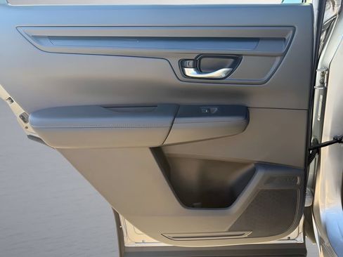 Used 2025 Honda CR-V LX image 26
