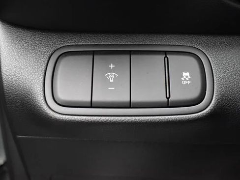 Used 2025 Hyundai Venue SEL image 23