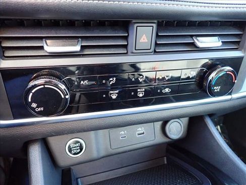 Used 2023 Nissan Rogue S image 16