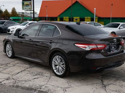 Used 2019 Toyota Camry XLE image 10
