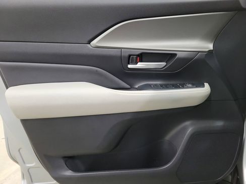 Used 2024 Toyota Grand Highlander XLE image 21