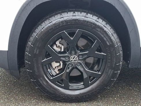 Certified 2025 Volkswagen Atlas Peak Edition SE AWD/4WD image 28