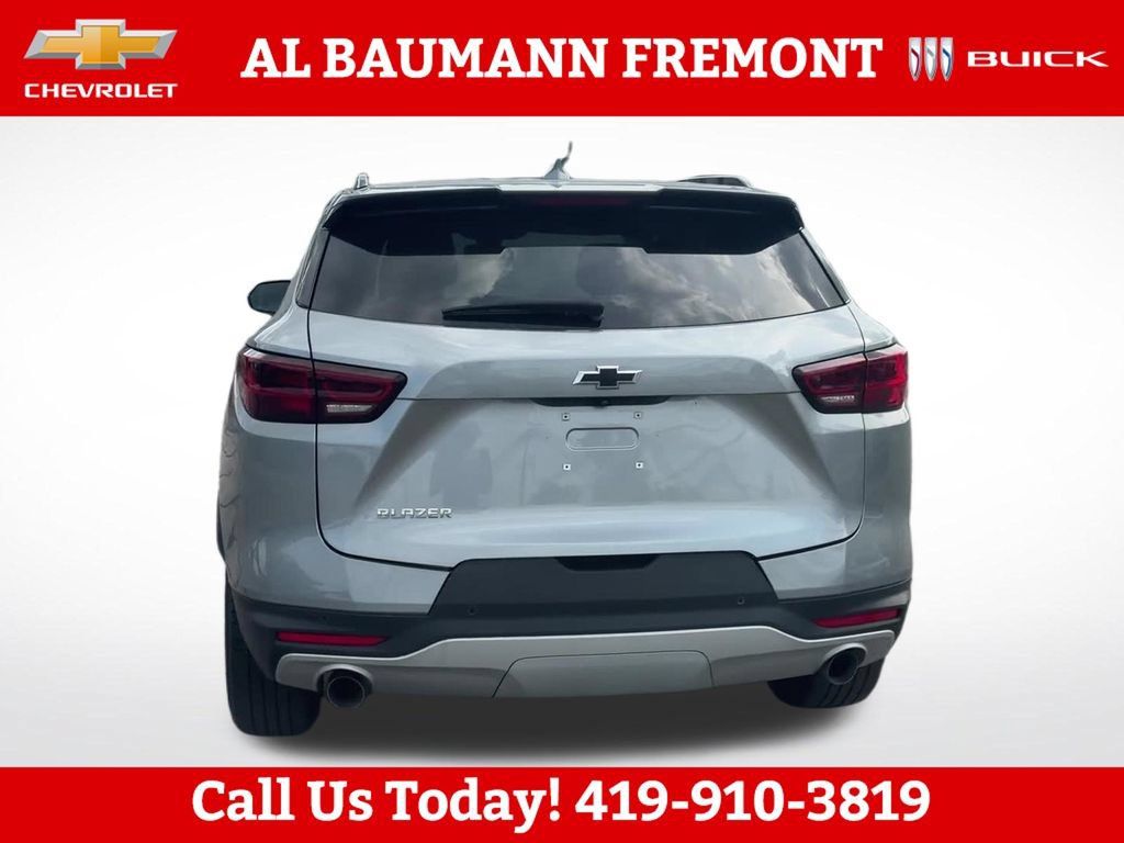 Used 2024 Chevrolet Blazer LT w/ Convenience Package FWD image 6