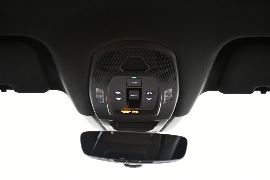 Certified 2025 Porsche Cayenne AWD/4WD image 19
