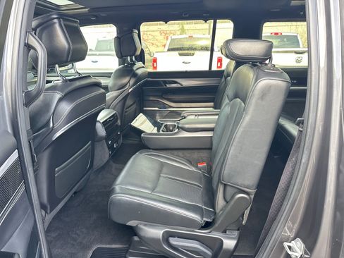 Used 2022 Jeep Grand Wagoneer Series I image 10