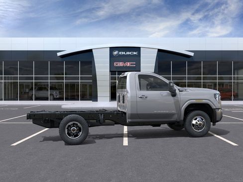 New 2026 GMC Sierra 3500 SLE image 5