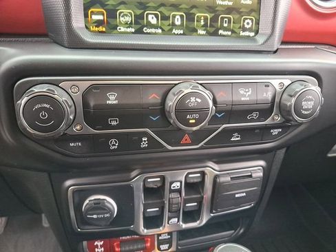 Used 2022 Jeep Wrangler Unlimited Rubicon image 16