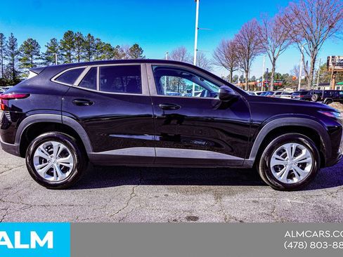 Used 2025 Chevrolet Trax LS FWD image 11