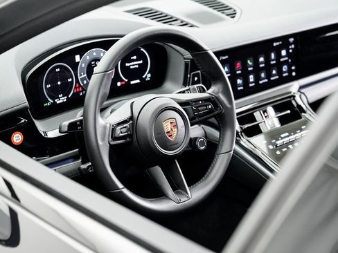 Certified 2025 Porsche Panamera 4 image 9