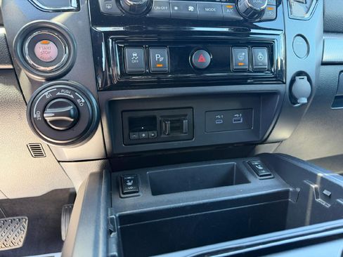 Used 2023 Nissan Titan PRO-4X w/ Pro-4x Convenience Package AWD/4WD image 18