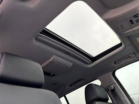 Used 2019 GMC Yukon XL SLT w/ Premium Edition image 17