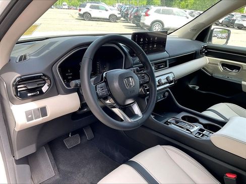 New 2026 Honda Pilot Touring image 9
