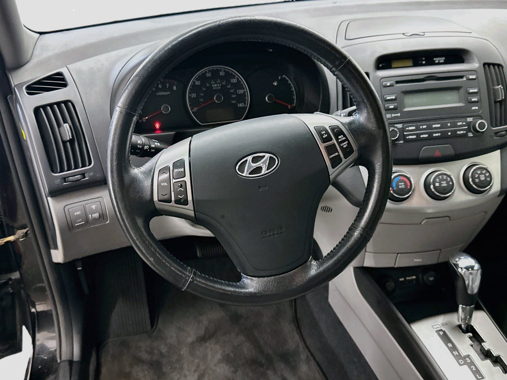 Used 2010 Hyundai Elantra SE FWD image 18