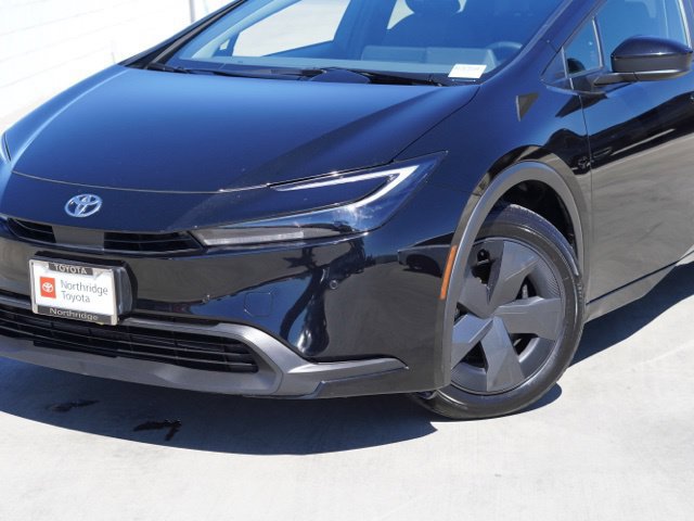 Certified 2025 Toyota Prius LE FWD image 6