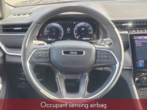 Used 2025 Jeep Grand Cherokee Limited w/ Black Appearance Package image 37