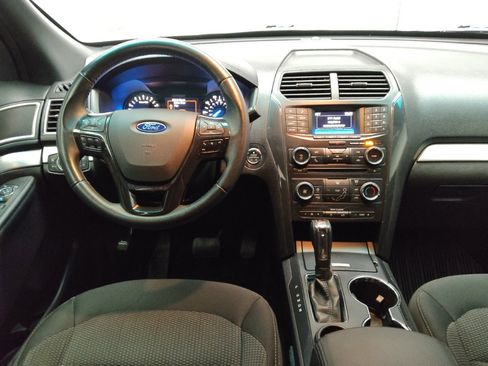 Used 2017 Ford Explorer XLT image 22