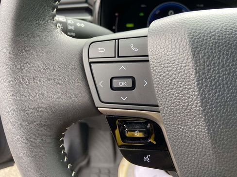 Used 2025 Toyota Camry SE image 31