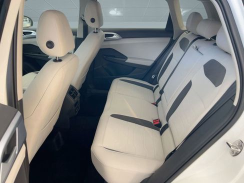 New 2026 Volkswagen Taos SE image 15