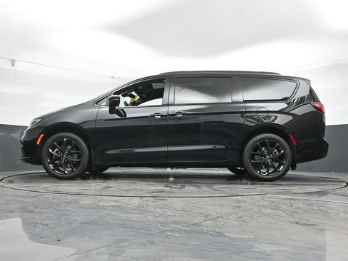 New 2026 Chrysler Pacifica Limited w/ S Appearance Package AWD/4WD image 44