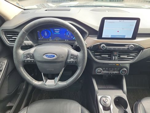 Used 2020 Ford Escape Titanium image 19