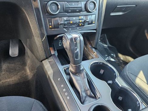 Used 2018 Ford Explorer XLT w/ Equipment Group 201A FWD image 11
