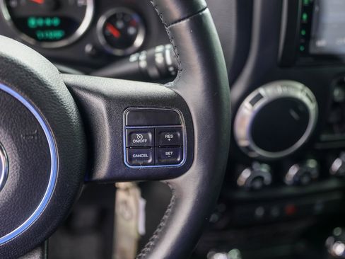 Used 2016 Jeep Wrangler Unlimited Sahara w/ Connectivity Group image 13