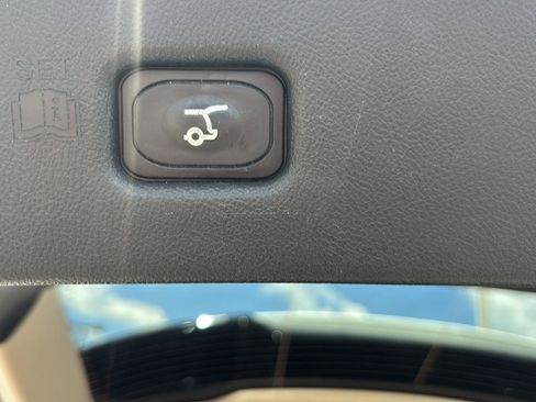 Used 2023 Lincoln Nautilus AWD w/ Premium Package image 31