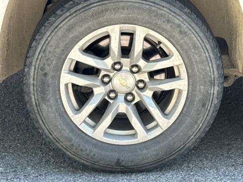 Used 2021 Chevrolet Suburban LT RWD image 7