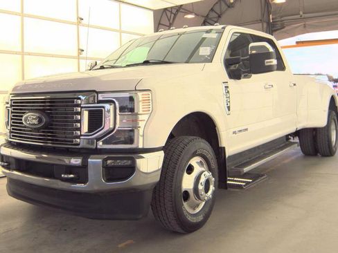 Used 2021 Ford F350 Lariat w/ Lariat Ultimate Package AWD/4WD image 4