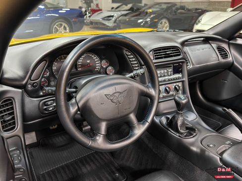 Used 2000 Chevrolet Corvette Convertible image 10