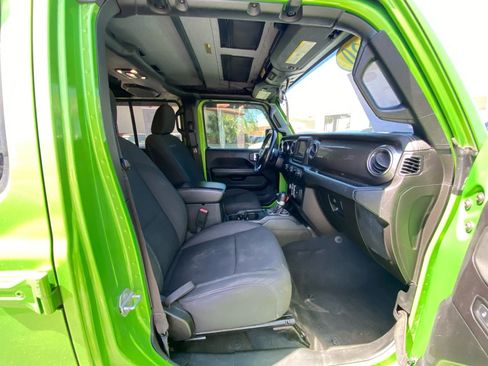 Used 2020 Jeep Wrangler Unlimited Sahara image 36