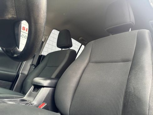 Used 2018 Toyota RAV4 LE image 8