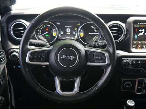 Used 2022 Jeep Wrangler Unlimited Sahara w/ Cold Weather Group AWD/4WD image 16
