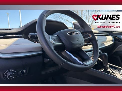 Used 2025 Jeep Compass Limited image 17