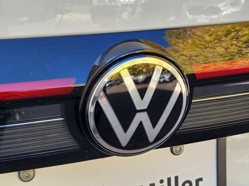 New 2025 Volkswagen Taos SE AWD/4WD image 21