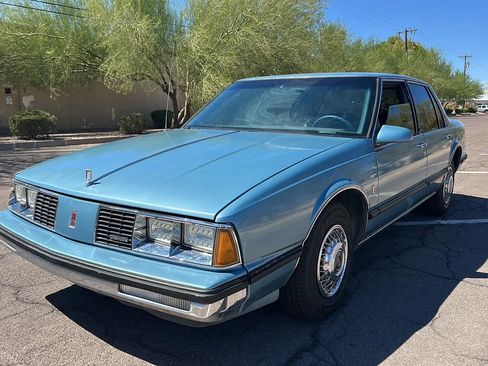 Used 1990 Oldsmobile 88 Royale Brougham image 27