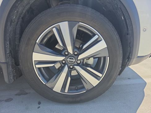 Used 2023 Nissan Rogue SL w/ SL Premium Package FWD image 18