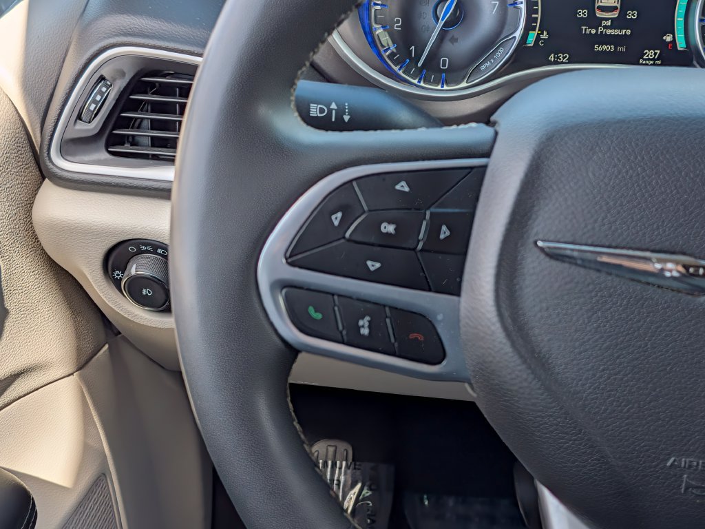 Used 2024 Chrysler Pacifica Touring-L FWD image 31
