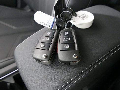 New 2025 Audi Q3 2.0T Premium image 12