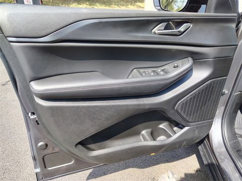 New 2025 Jeep Grand Cherokee L Altitude image 10